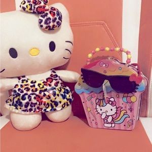 Hello kitty sunglasses 🎀